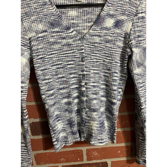 Questions? | Long Sleeve V-Neck Collared Ribbed Top - Picture 5 of 6